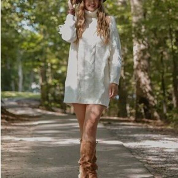 New Turtleneck Oversized Cable Knit Fringed Sweater Dress In Beige White - Picture 2 of 4